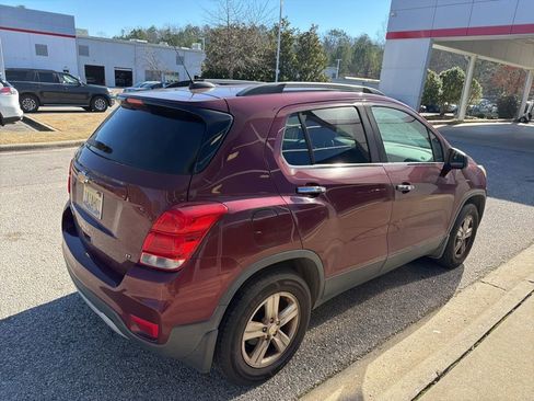 Used 2017 Chevrolet Trax LT w/ LT Convenience Package image 3