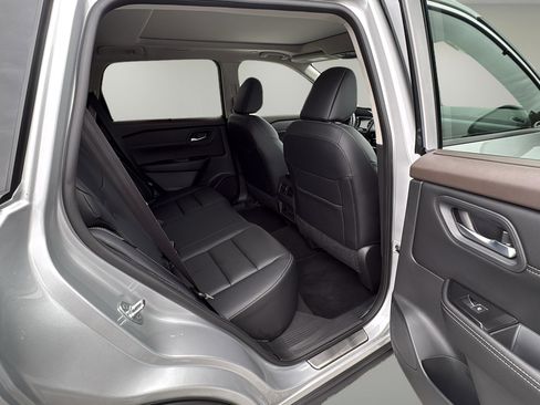 Used 2023 Nissan Rogue SL w/ SL Premium Package image 27