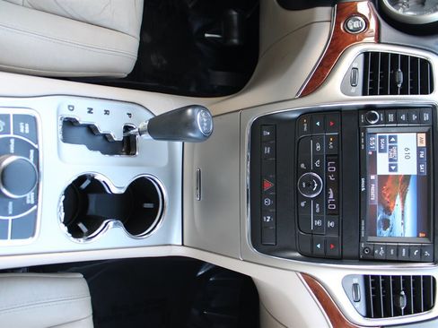 Used 2013 Jeep Grand Cherokee Limited image 19