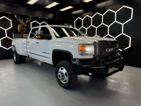 Used 2016 GMC Sierra 3500 Denali w/ Duramax Plus Package image 3