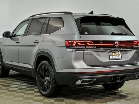 Certified 2024 Volkswagen Atlas SE image 4