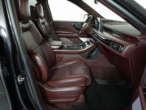 Used 2023 Lincoln Aviator Black Label w/ Jet Package image 9