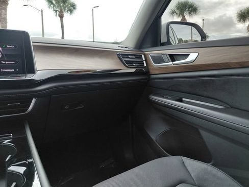 Used 2024 Volkswagen Atlas SE FWD image 19