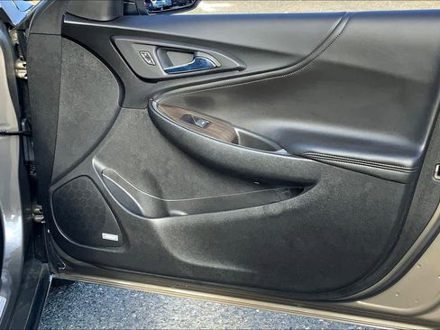 Used 2020 Chevrolet Malibu Premier FWD image 22