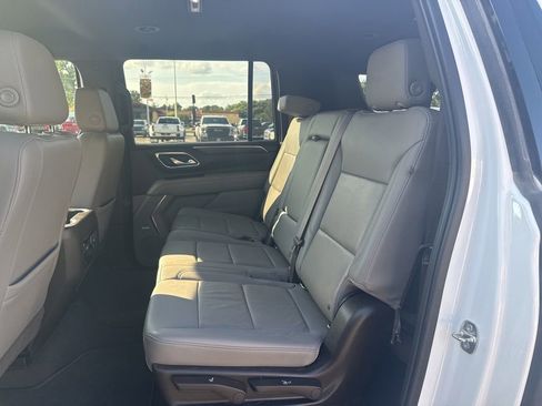 Used 2021 Chevrolet Suburban Z71 AWD/4WD image 7