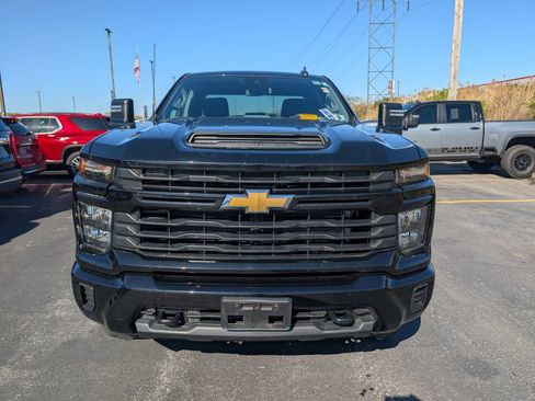 Used 2024 Chevrolet Silverado 2500 Custom AWD/4WD image 2