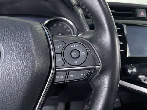 Used 2018 Toyota Camry XLE image 25