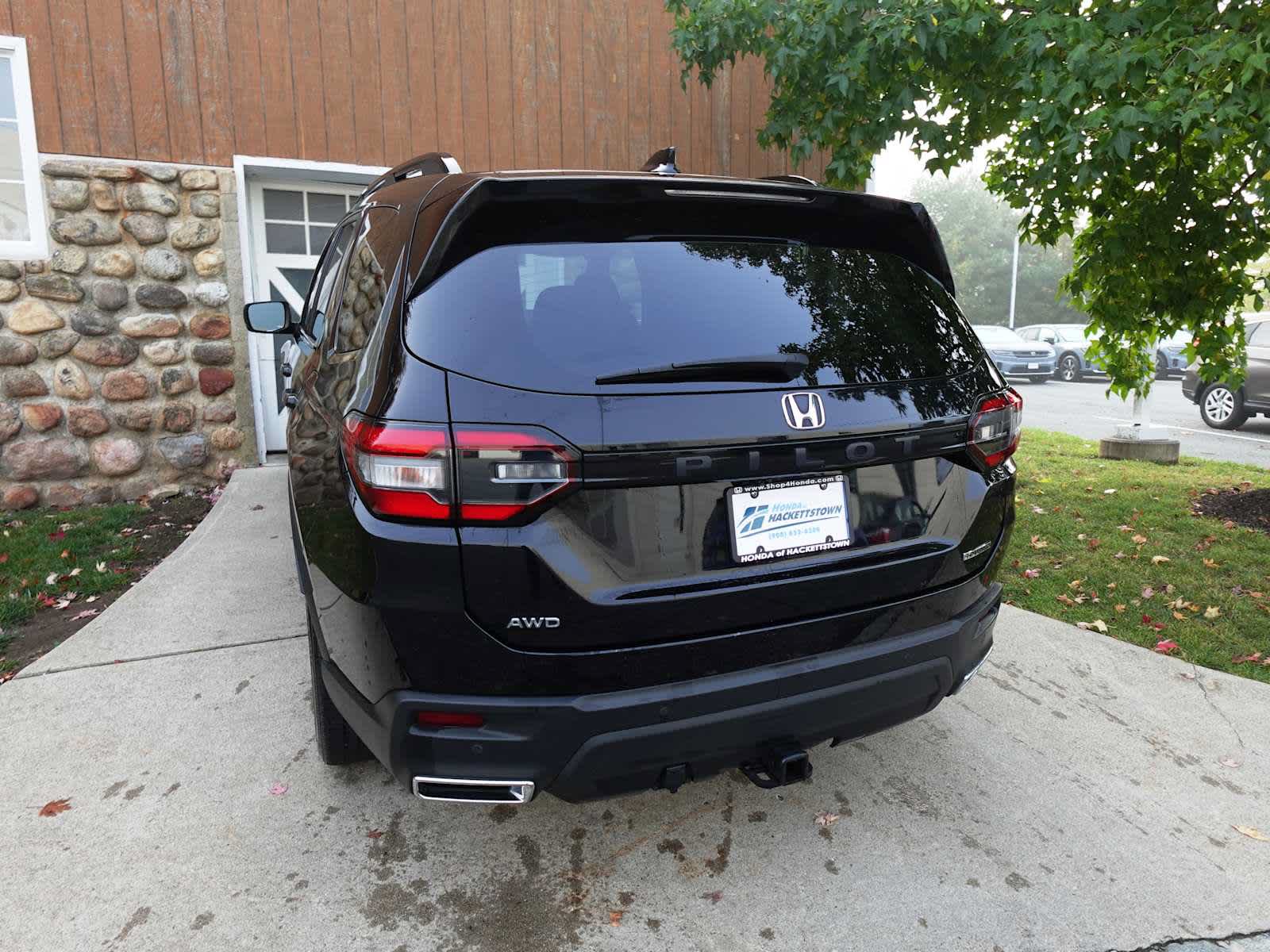 Certified 2024 Honda Pilot Touring image 5