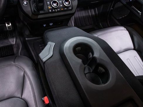Used 2023 Land Rover Defender 90 X image 30