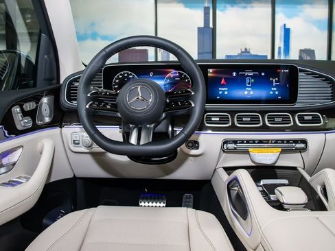 New 2026 Mercedes-Benz GLS 580 4MATIC image 16