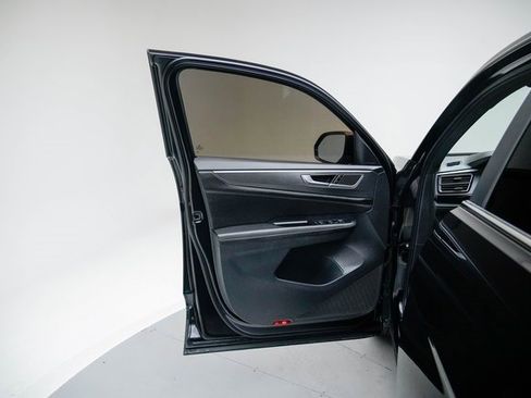 Used 2024 Volkswagen Atlas Cross Sport SE image 27