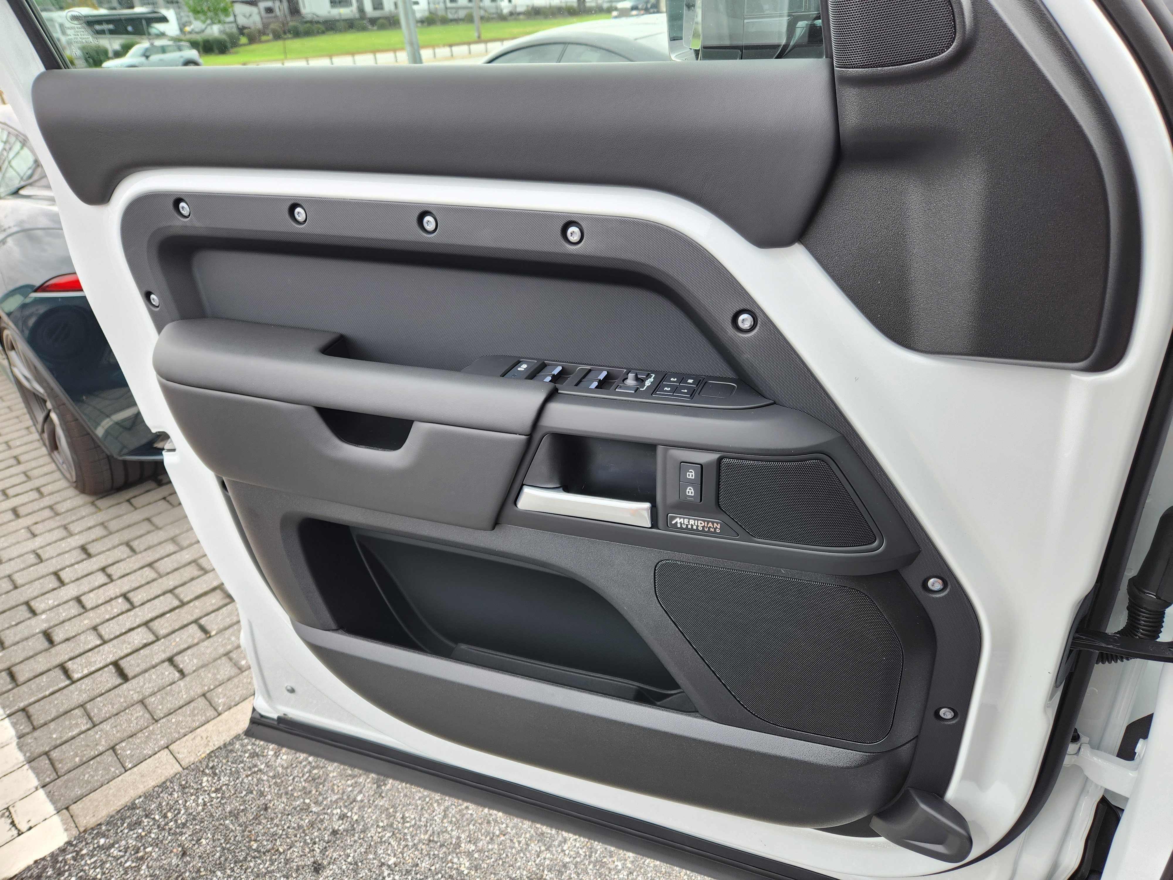 New 2026 Land Rover Defender 110 X-Dynamic SE AWD/4WD image 16