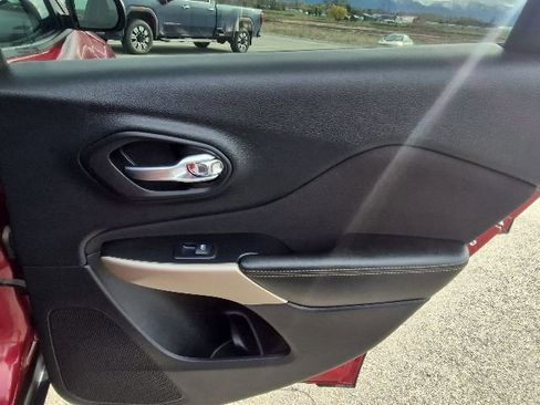 Used 2017 Jeep Cherokee Sport AWD/4WD image 14