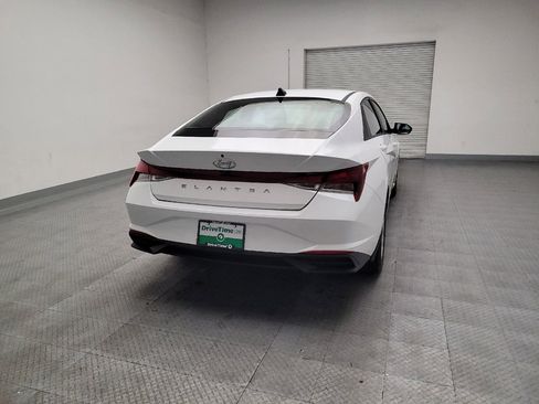 Used 2022 Hyundai Elantra SE FWD image 7