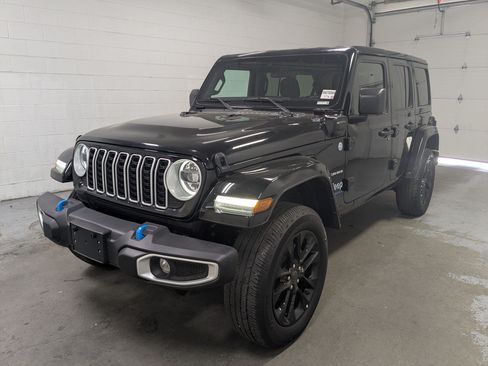 Used 2024 Jeep Wrangler Unlimited Sahara AWD/4WD image 11