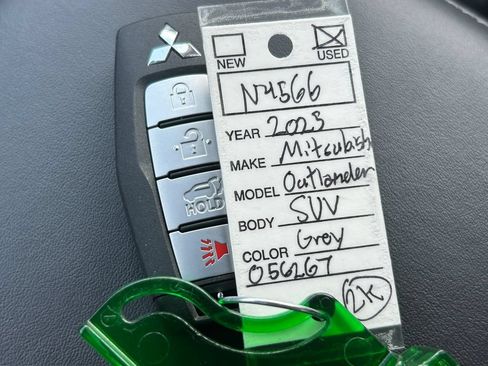Used 2025 Mitsubishi Outlander 4WD Plug-In Hybrid image 39