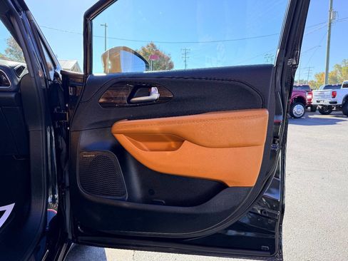 Used 2021 Chrysler Pacifica Pinnacle image 41
