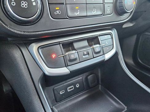 Certified 2024 GMC Terrain SLE image 12