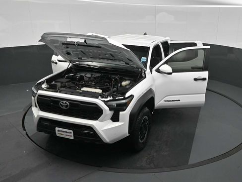 Used 2024 Toyota Tacoma TRD Off-Road w/ TRD Off Road Upgrade Package AWD/4WD image 27