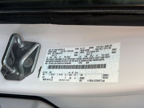 Used 2017 Ford Escape Titanium image 33