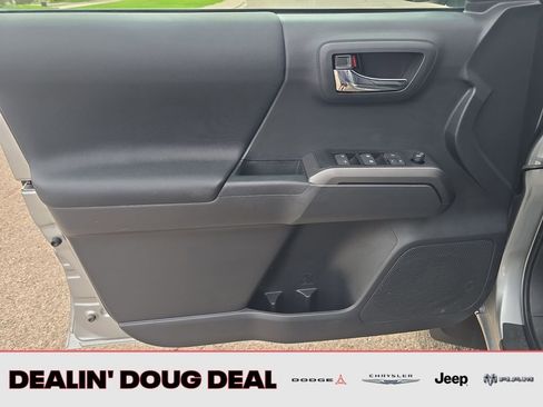 Used 2023 Toyota Tacoma TRD Off-Road w/ Technology Package AWD/4WD image 11