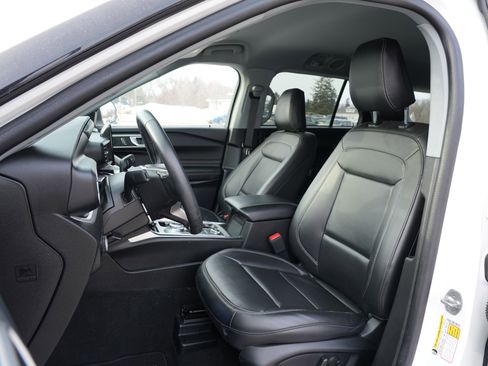 Used 2023 Ford Explorer XLT w/ Equipment Group 202A image 13