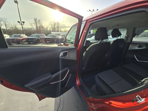 Used 2022 Kia Soul LX image 17