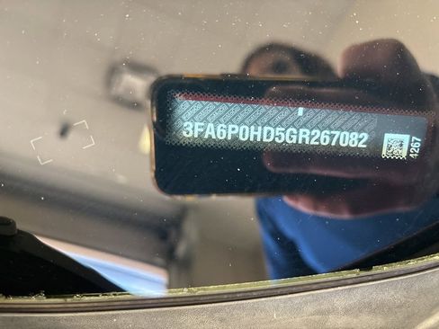 Used 2016 Ford Fusion SE w/ Equipment Group 202A FWD image 3