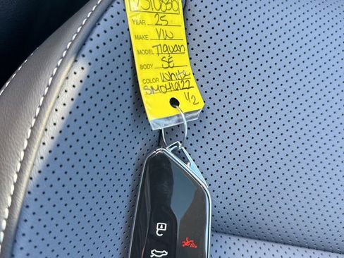 New 2025 Volkswagen Tiguan SE image 32