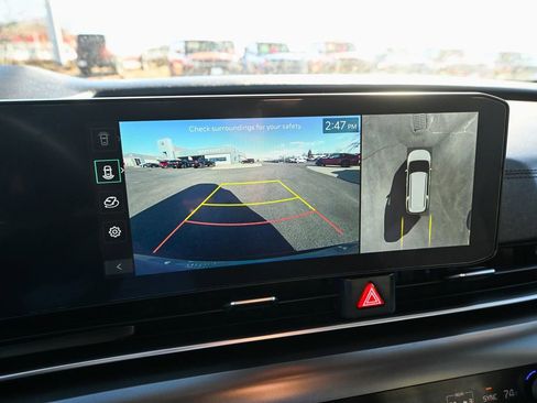 Used 2025 Kia Carnival SX Prestige image 37