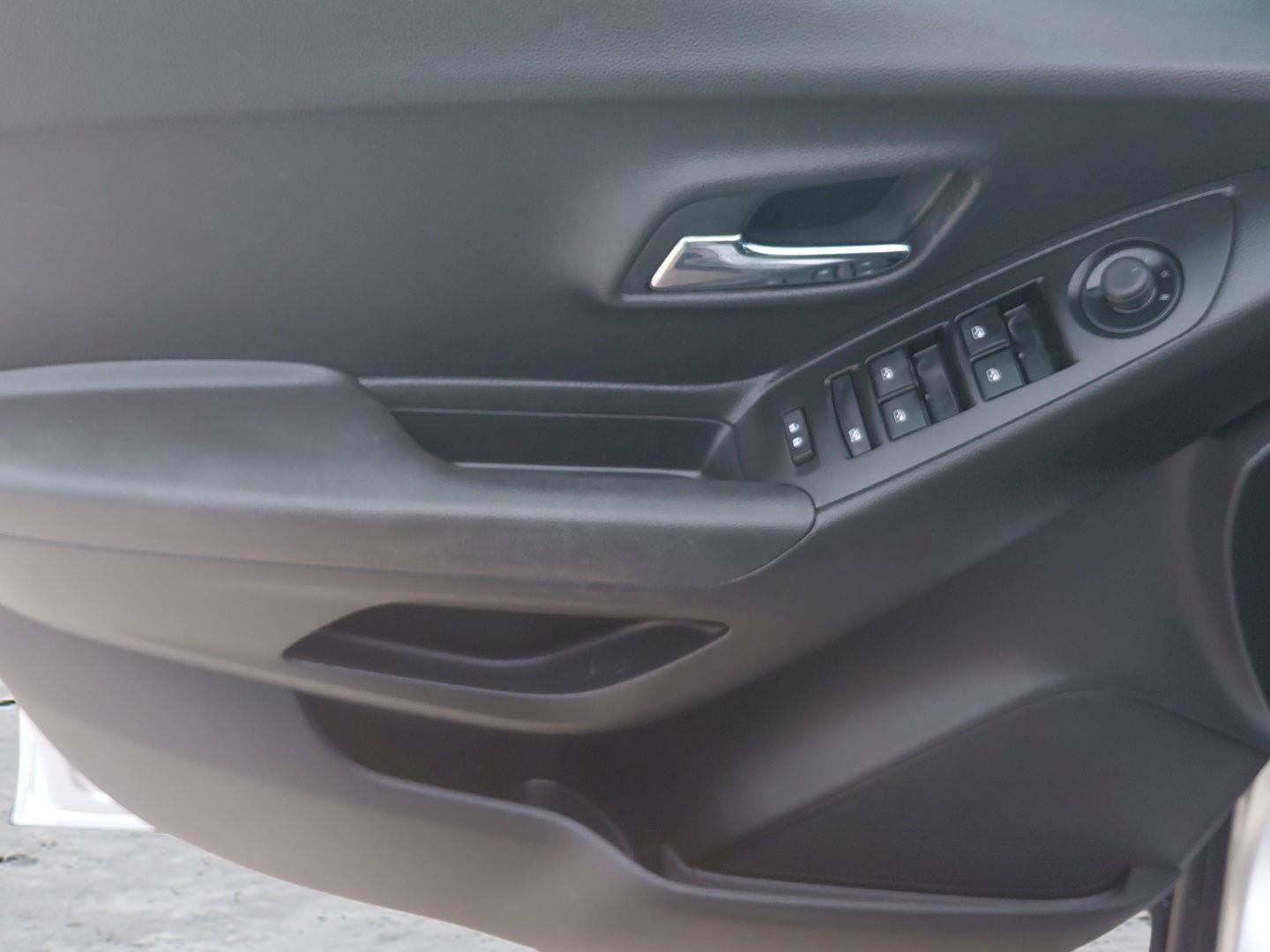 Used 2019 Chevrolet Trax LT w/ LT Convenience Package FWD image 20