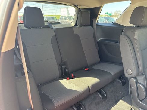 Used 2019 Chevrolet Traverse LT w/ LPO, Blackout Package AWD/4WD image 7
