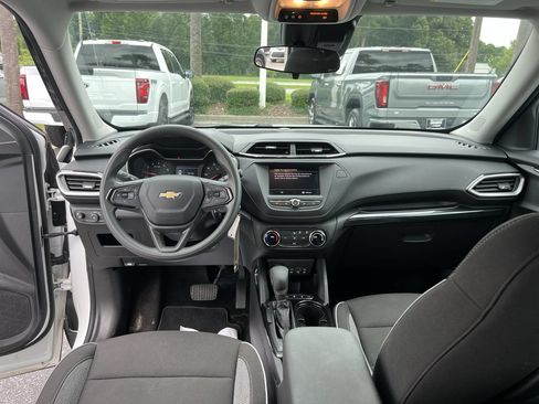Used 2023 Chevrolet TrailBlazer LS AWD/4WD image 31