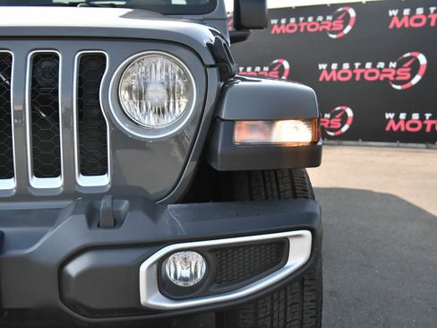 Used 2023 Jeep Gladiator Overland image 11