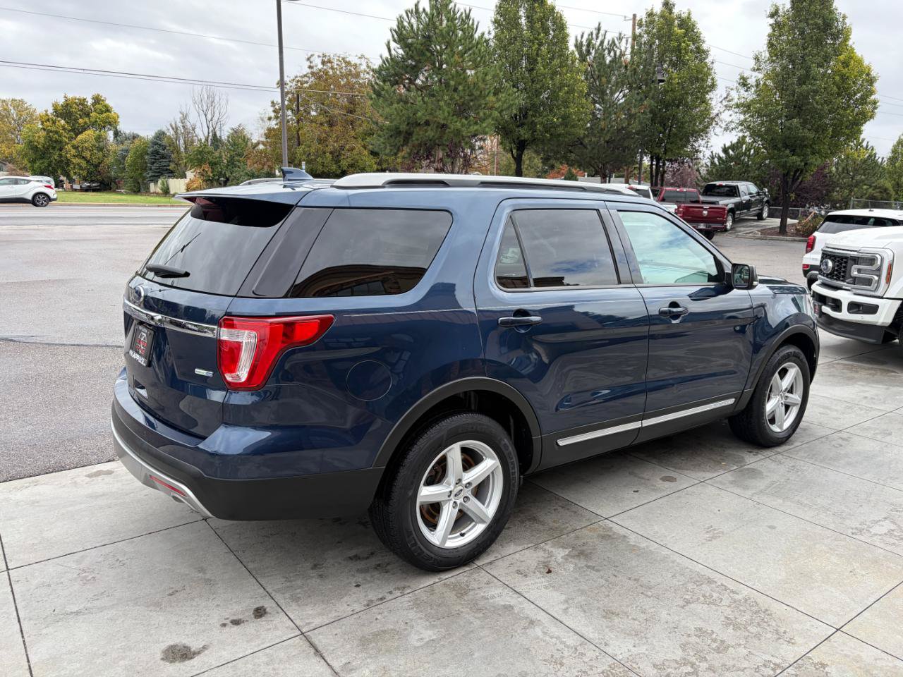 Used 2016 Ford Explorer XLT w/ Equipment Group 202A AWD/4WD image 30