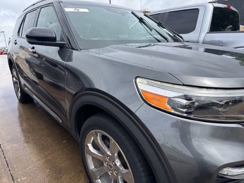 Used 2020 Ford Explorer Platinum w/ Premium Technology Package AWD/4WD image 3