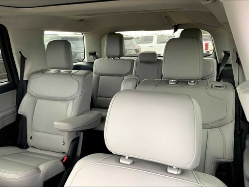 New 2025 Ford Expedition Active image 17