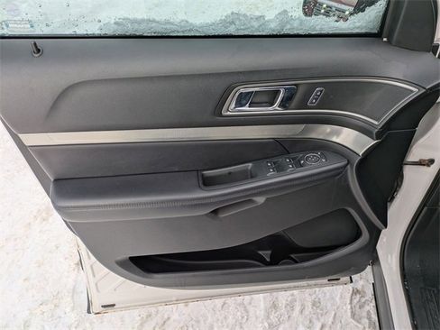 Certified 2018 Ford Explorer XLT w/ Equipment Group 202A image 6