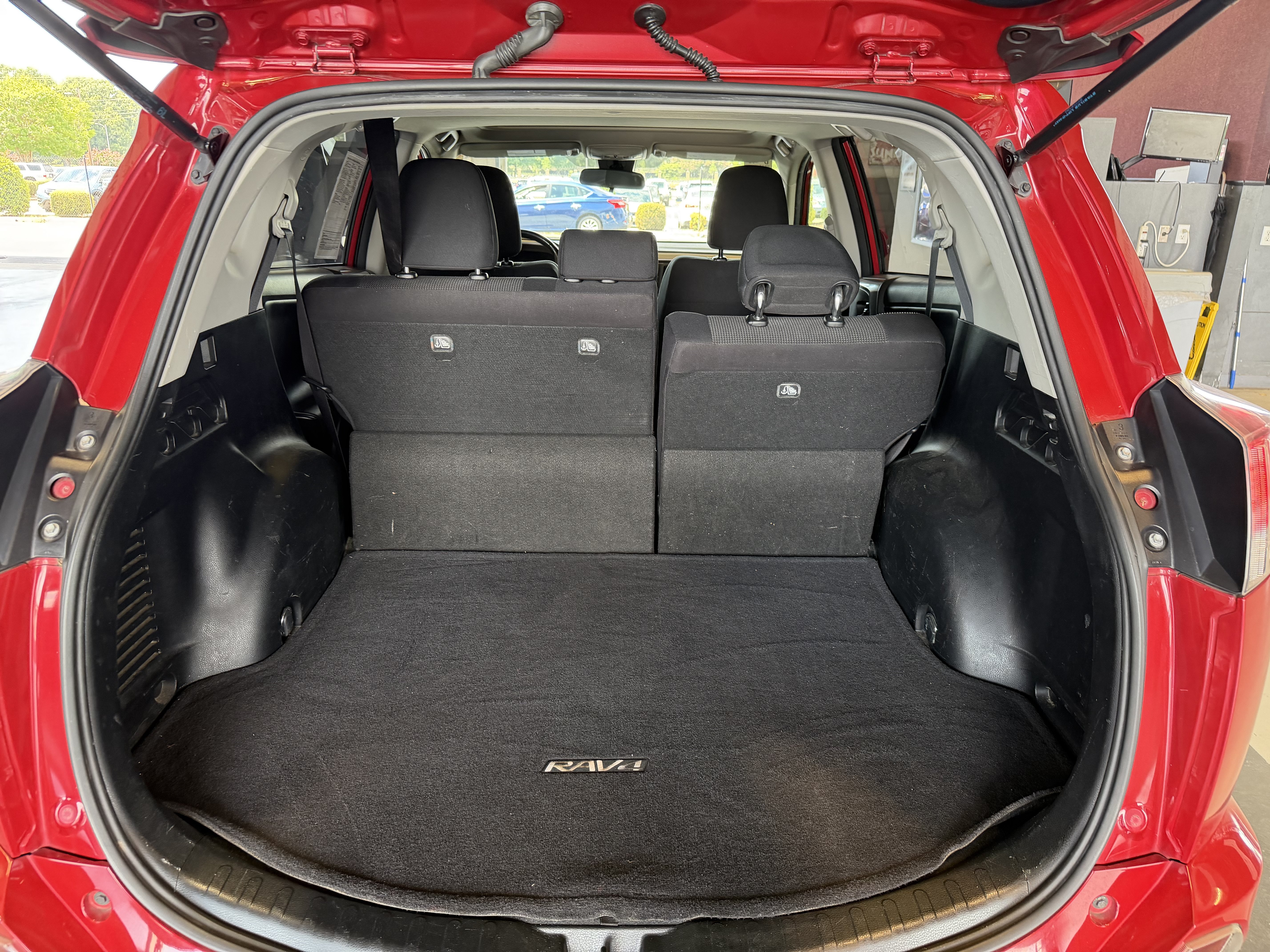 Used 2017 Toyota RAV4 XLE w/ Carpet Mat Package AWD/4WD image 9