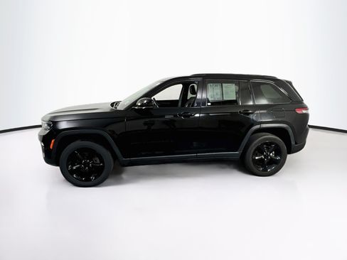 Used 2023 Jeep Grand Cherokee Altitude AWD/4WD image 8