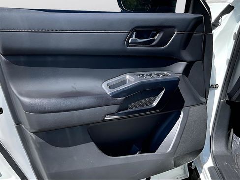 Used 2023 Nissan Pathfinder S image 21