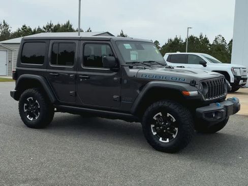 Used 2025 Jeep Wrangler Unlimited Rubicon 4xe w/ Convenience Group AWD/4WD image 2