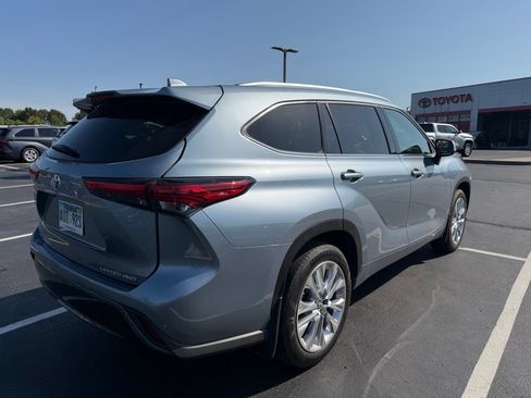 Used 2023 Toyota Highlander Limited AWD/4WD image 23
