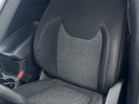 Used 2019 Jeep Cherokee Latitude w/ Popular Appearance Group FWD image 22