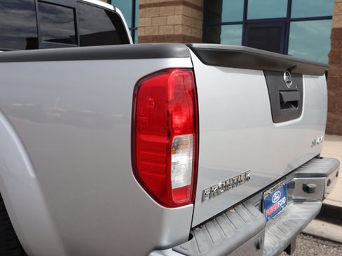 Used 2014 Nissan Frontier SV w/ SV Value Truck Package AWD/4WD image 14
