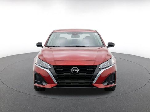 Used 2025 Nissan Altima 2.5 SV FWD image 2