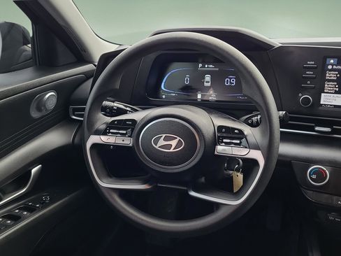 Used 2024 Hyundai Elantra SE image 10