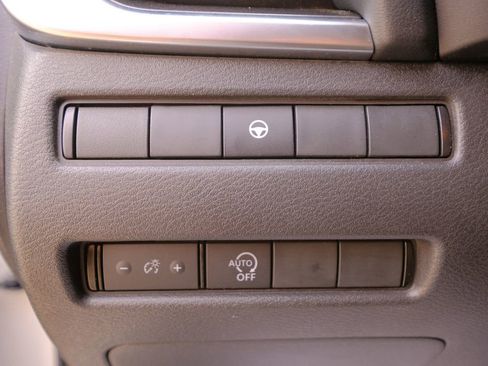 Used 2023 Nissan Rogue SV image 35