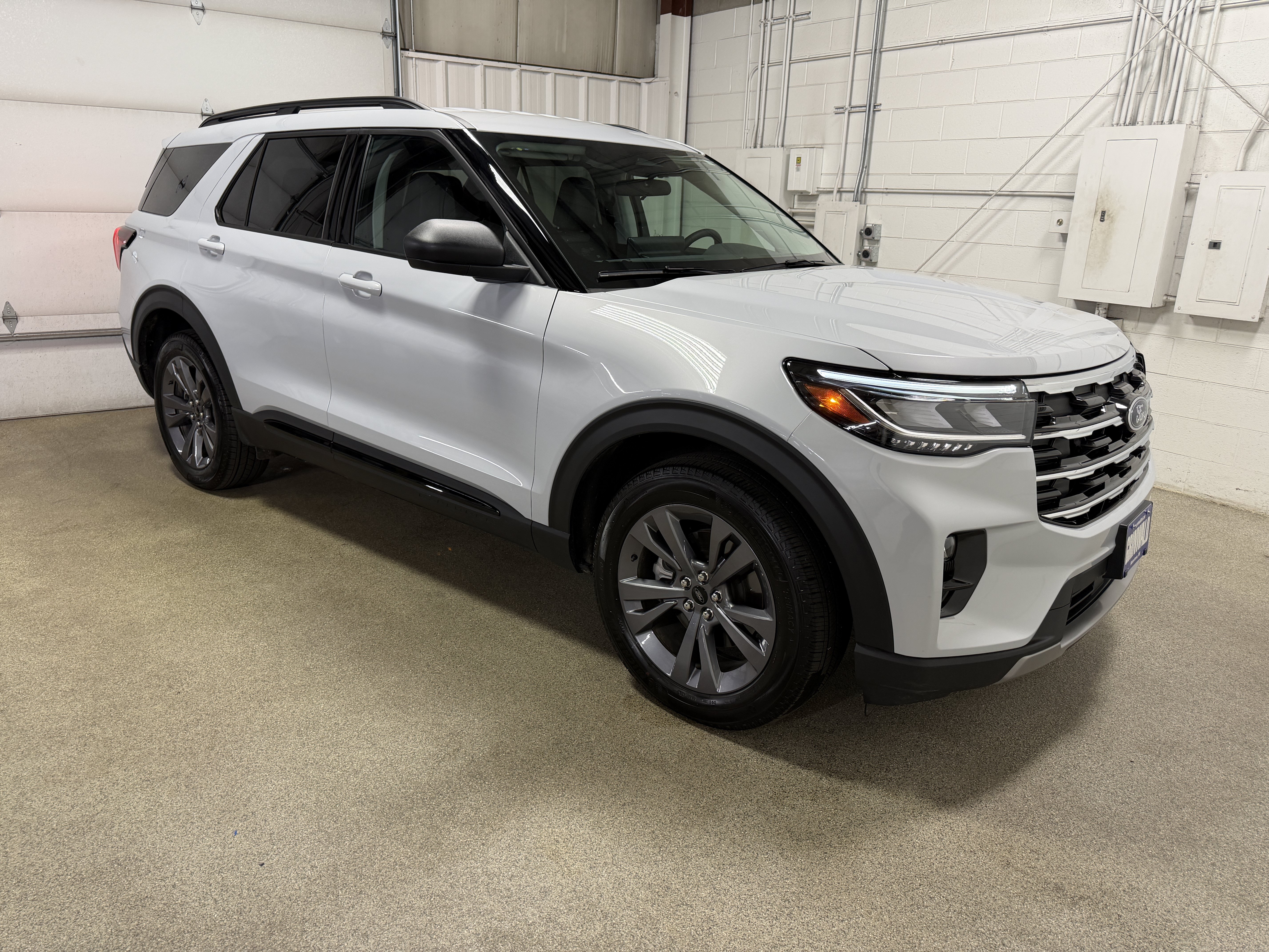 Used 2026 Ford Explorer Active w/ Active Comfort Package AWD/4WD image 6