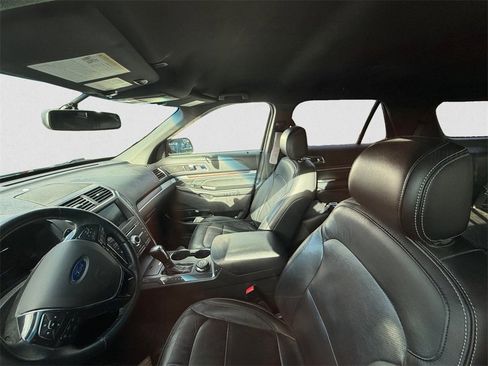 Used 2017 Ford Explorer Limited image 7